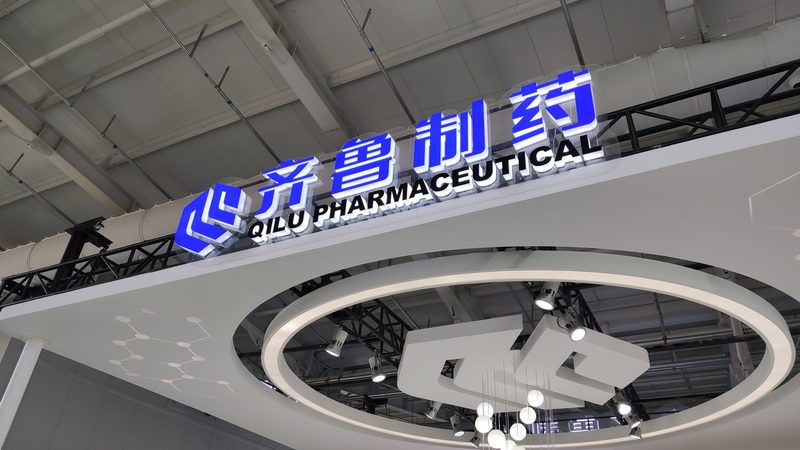 原料药价格波动是医药行业普遍存在的现象。究其原因，主要有以下几点：
